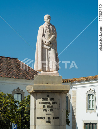 In the old alleyways of Faro, Portugal 35502480