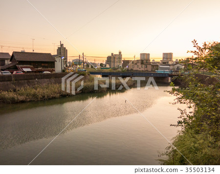 Calling bridge at dusk 35503134