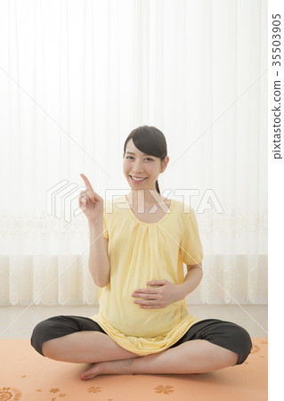孕婦瑜伽形象 35503905