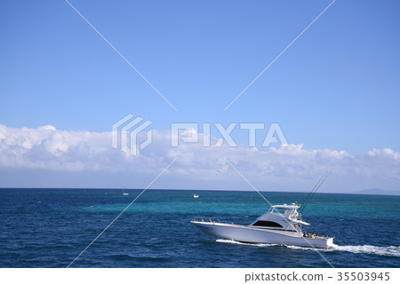 白色巡洋艦和藍色海 35503945