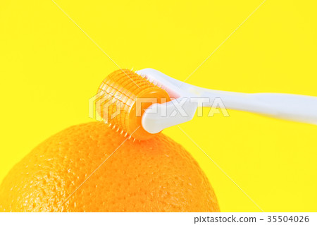 Dermaroller for medical micro needling therapy. 35504026