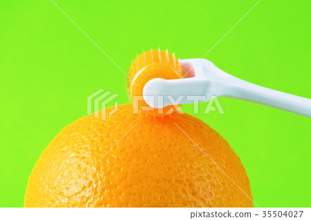 Dermaroller for medical micro needling therapy. 35504027