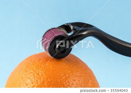 Dermaroller for medical micro needling therapy. 35504043