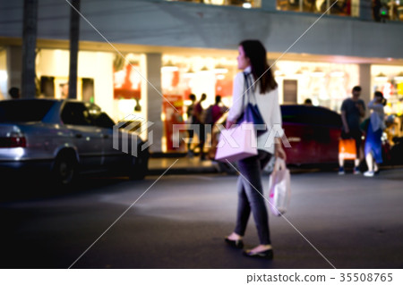 Woman crossing the road with shopping bag l 35508765
