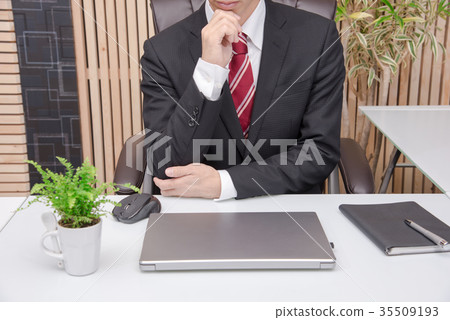 thinking businessman 35509193