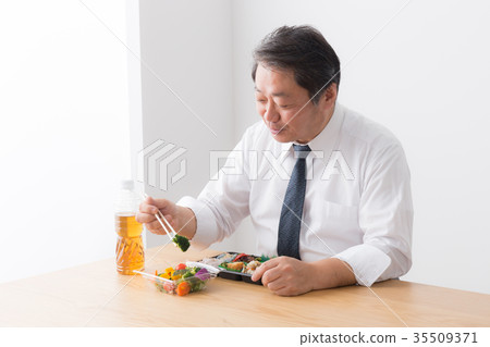 Businessman meal lunch Businessman meal lunch 35509371