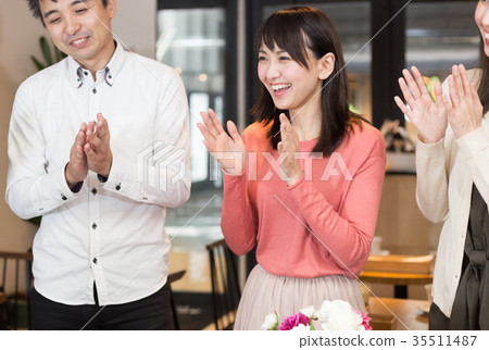 Men and women who are excited by applause 35511487