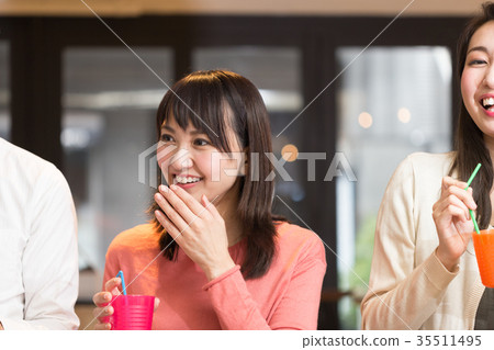 男女參加聚會 男女參加聚會 35511495