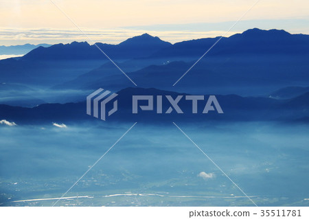 Morning of Southern Alps 35511781