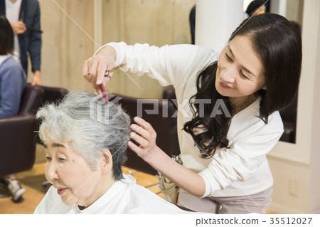 Hairdresser image 35512027