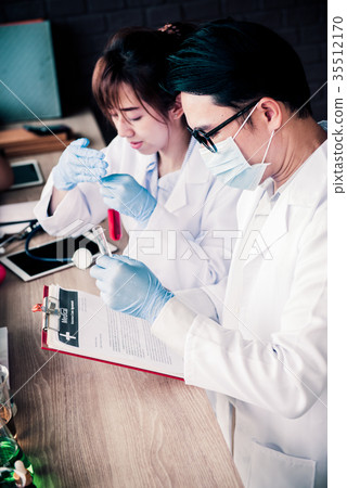 scientist working in science and chemical. 35512170