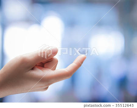 wearing contact len 35512643