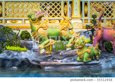 animals in literature are swimming in Anodard Pool 35512938