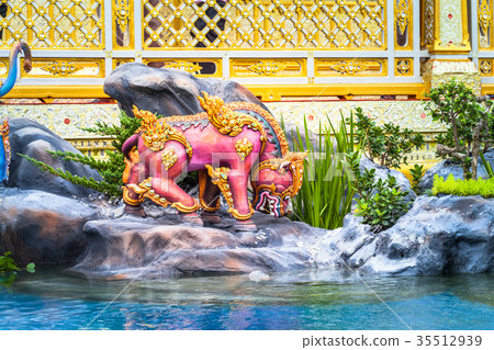 animals in literature are swimming in Anodard Pool 35512939