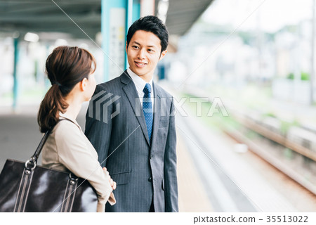 Train Transfer Business Men and Women Photography Cooperation-Keio Electric Railway Co., Ltd. Train Transfer Business Men and Women Photography Cooperation-Keio Electric Railway Co., Ltd. 35513022