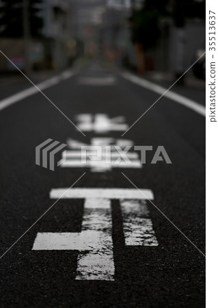 Road marking 35513637