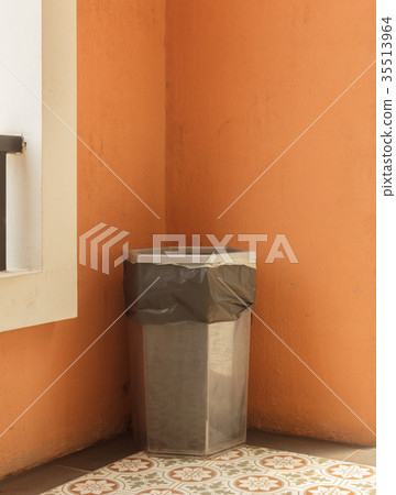 Bins in room 35513964