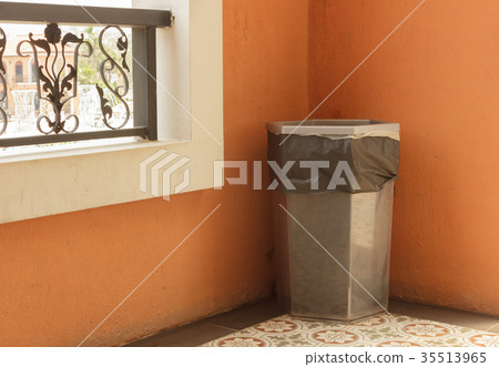 Bins in room 35513965