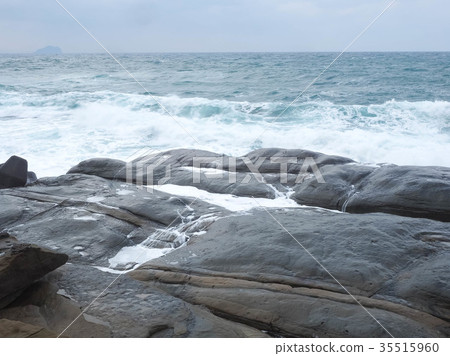 大浪的海邊 大浪的海邊 35515960