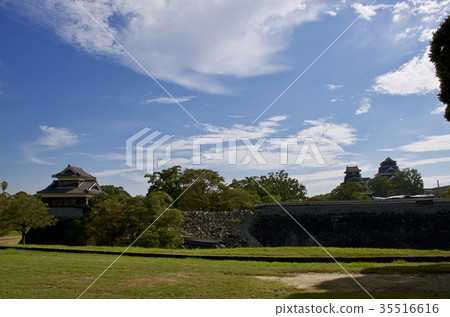 Japan's 100 Great Castles Kumamoto Castle, view from Ninomaru Square (October 2016) Japan's 100 Great Castles Kumamoto Castle, view from Ninomaru Square (October 2016) 35516616
