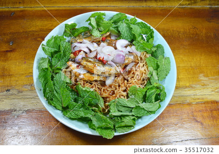 spicy instant noodle with fish canned salad spicy instant noodle with fish canned salad 35517032