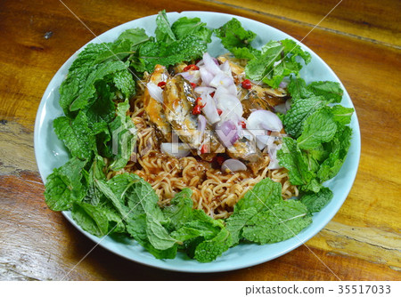 spicy instant noodle with fish canned salad spicy instant noodle with fish canned salad 35517033