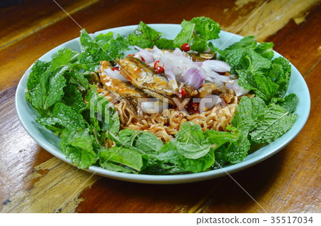 spicy instant noodle with fish canned salad spicy instant noodle with fish canned salad 35517034