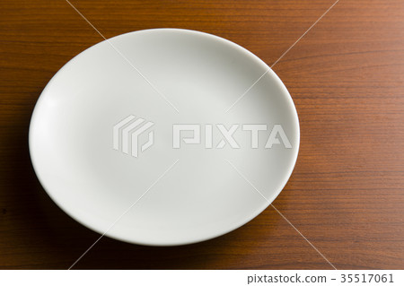 White plate 3 35517061