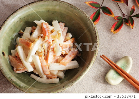 柿子和日本蘿蔔沙拉 柿子和日本蘿蔔沙拉 35518471