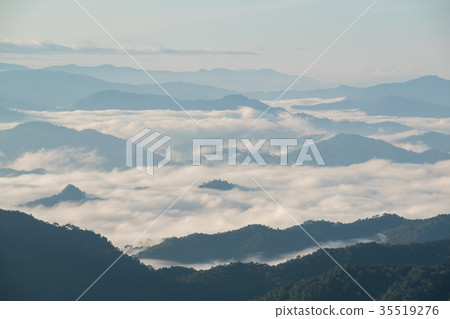 Sea of clouds view on Doi Phu Kha in morning Sea of clouds view on Doi Phu Kha in morning 35519276