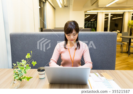 Business woman Business woman 35521587