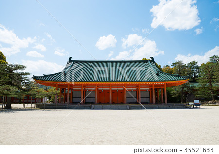 Heian Jingu Shrine Forehead Sakyo Ward, Kyoto City, Kyoto Prefecture *Photographed in April 2017 Heian Jingu Shrine Forehead Sakyo Ward, Kyoto City, Kyoto Prefecture *Photographed in April 2017 35521633