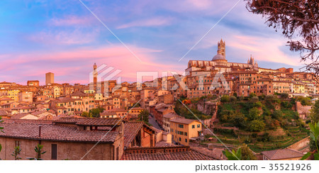 Siena Cathedral at gorgeous sunset, Tuscany, Italy Siena Cathedral at gorgeous sunset, Tuscany, Italy 35521926