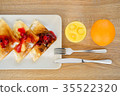 restaurant serve dihs with fruit 35522320