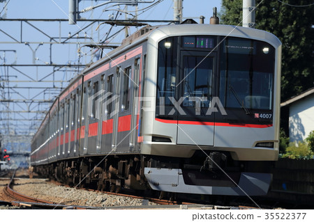 東急5050系列在西武線上運行 照片素材 圖片 圖庫