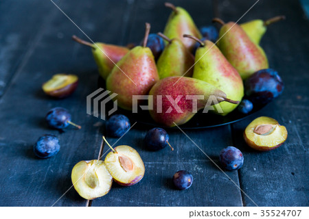 Studio shot plums and pears on plate heathy diet 35524707
