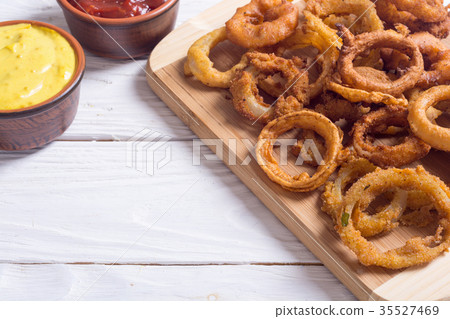 Homemade crunchy fried onion rings 35527469