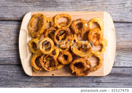Homemade crunchy fried onion rings 35527470