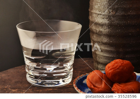 Shochu hot water split south red plum Shochu hot water split south red plum 35528596