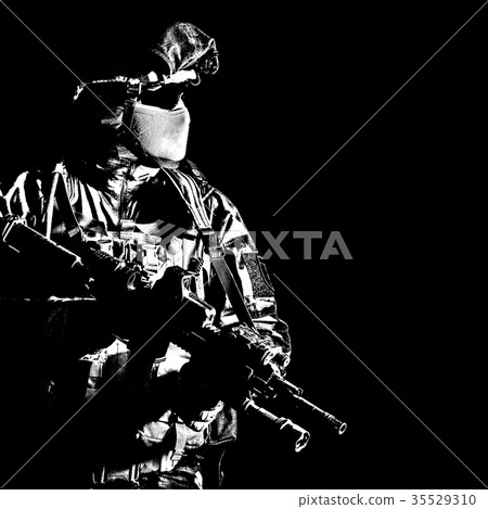 French paratrooper with weapons 35529310
