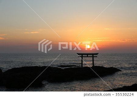 11月11日早上的大洗海岸的早晨的太陽 11月11日早上的大洗海岸的早晨的太陽 35530224
