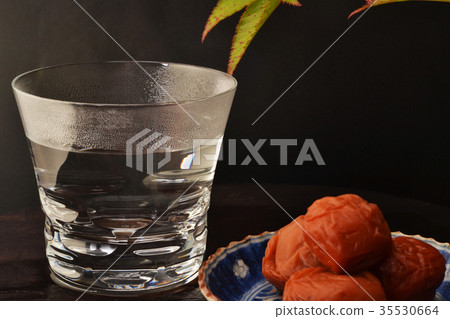 Hot water split plum shochu 35530664