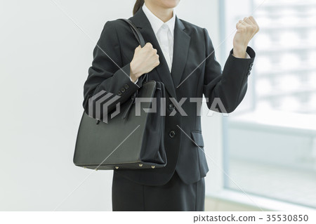 Freshmen women 35530850