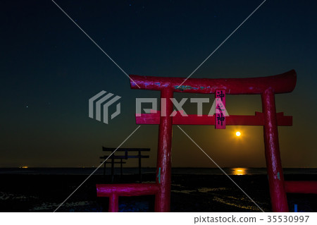 Out of the moon in the sea torii Saga prefecture Tara-cho 35530997