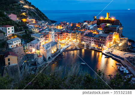Vernazza after sundown Vernazza after sundown 35532188