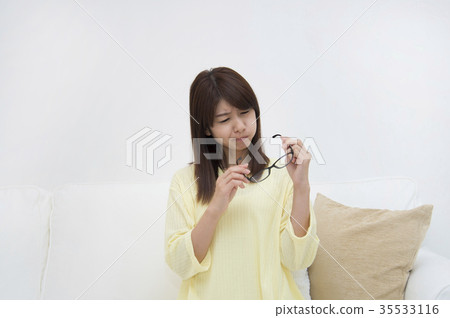 戴眼鏡的少婦 35533116