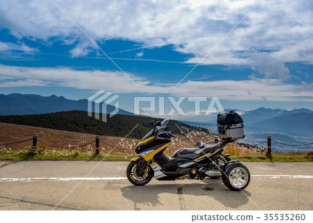 Auto tricycle of autumn Nagano Kirigamine Fujimidai parking lot 35535260