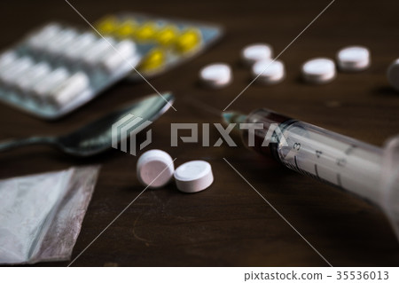 man substance dependence medication Drug 35536013
