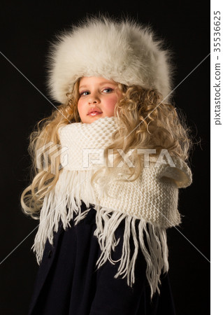 Pretty girl in winter clothes Pretty girl in winter clothes 35536625