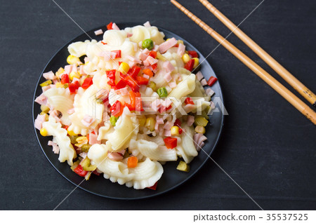 Cooked pasta with vegetables Cooked pasta with vegetables 35537525